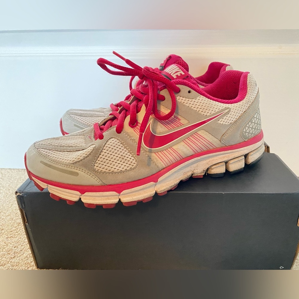 Vintage Nike Pegasus 28’s women’s size 9